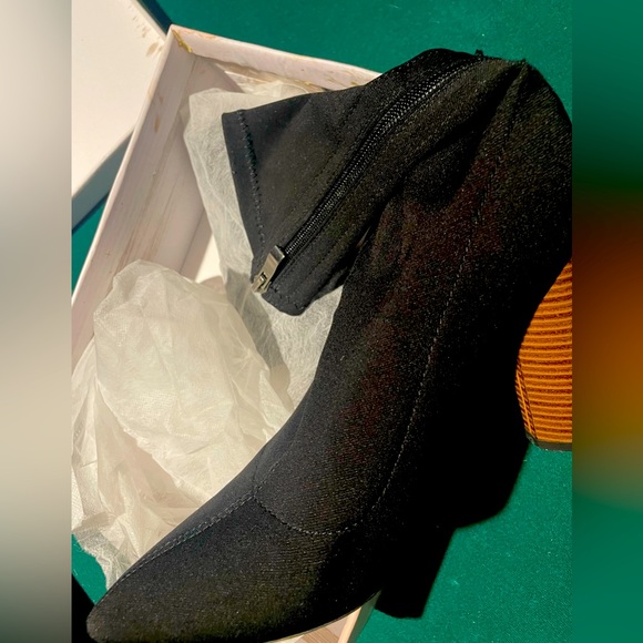 Black Lycra Bootie with Thick brown heel Size 7 - Picture 3 of 4
